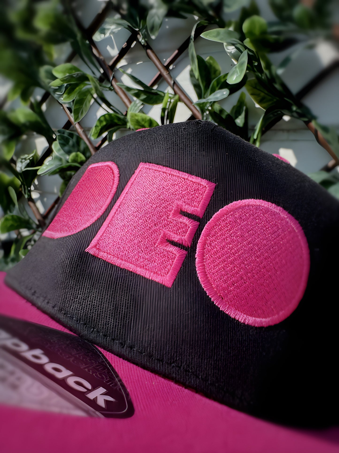 DEO BOLD SNAPBACK - MAGENTA