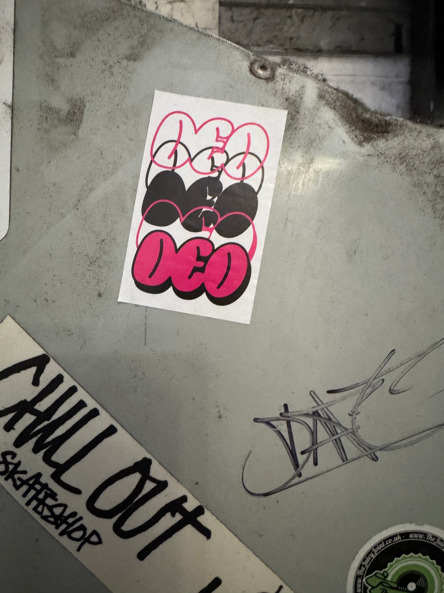 DEO Bubble Tag TEE